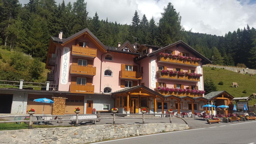 Hotel La Roccia Passo del Tonale Exterior photo